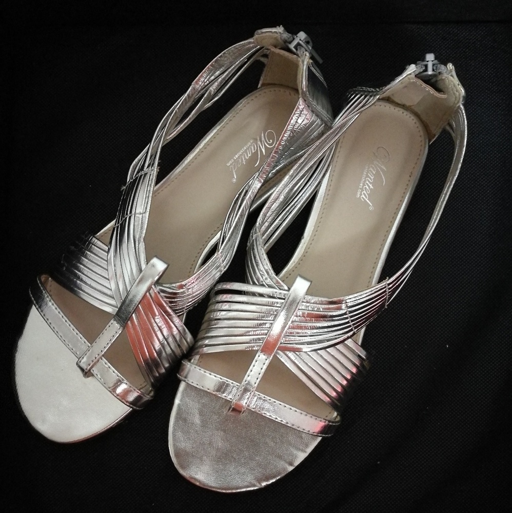 ❗Clearance❗{Wanted} Metallic Silver Sandal
